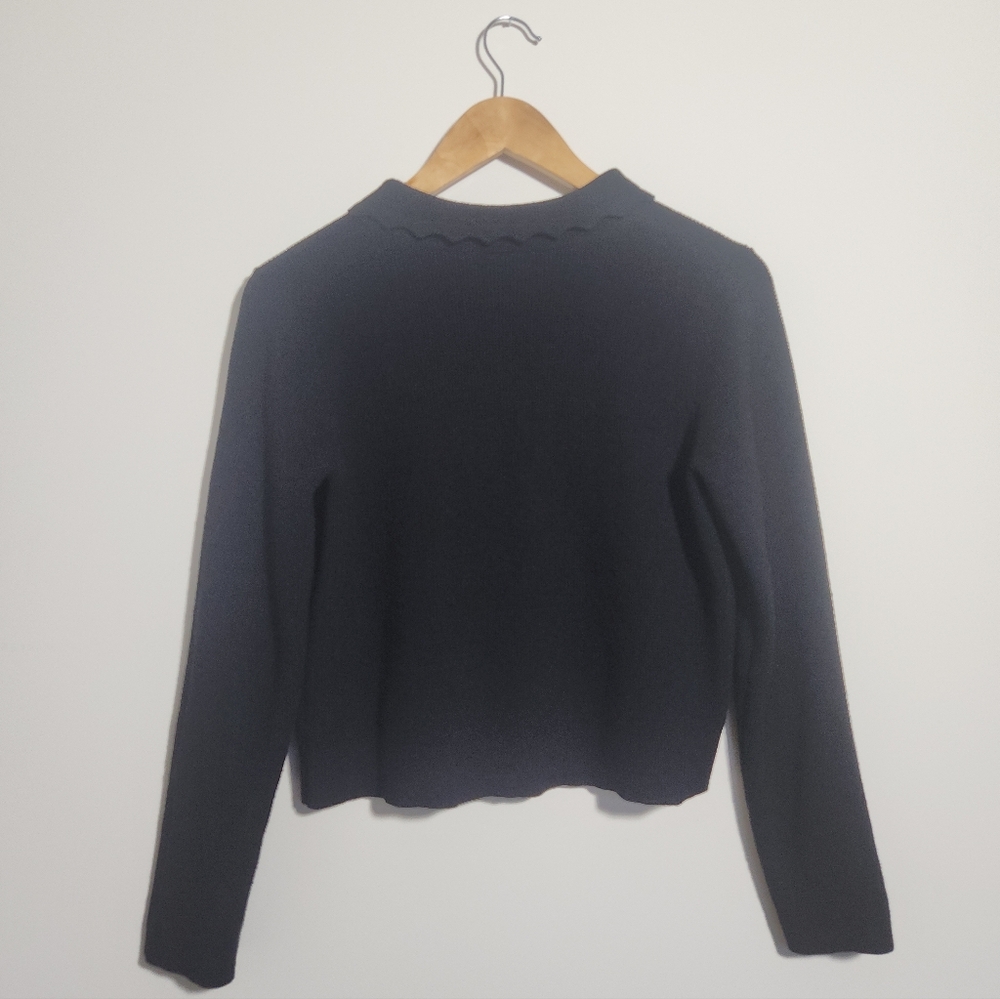 Tahari Black Cropped Textured Knit Cardigan Scalloped Collar Gold Buttons XS - Picture 6 of 7